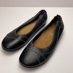 Taos Women’s Black Leather Flats Round Toe Size EU size 40
US size 9-9.5